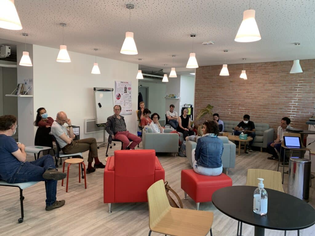 Des participants de la Chaire assistent au Café Pédagogique du CEP